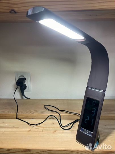 Лампа настольная светодиодная с часами