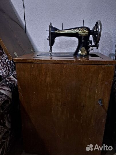 Швейная машинка зингер