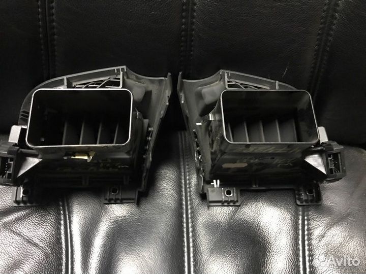 Дефлектор воздушный левый Mercedes S W221