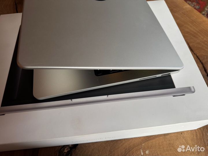 MacBook Pro 14 M3/8 GB/512 SSD/Silver/13 циклов