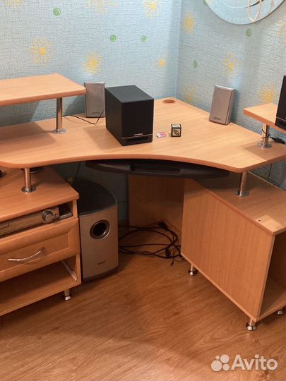 Компьютерный стол