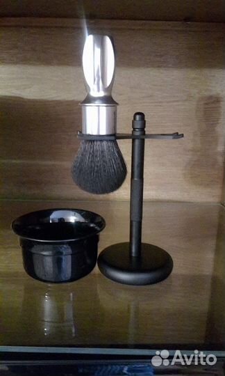 Подставка металлическая под помазок и бритву