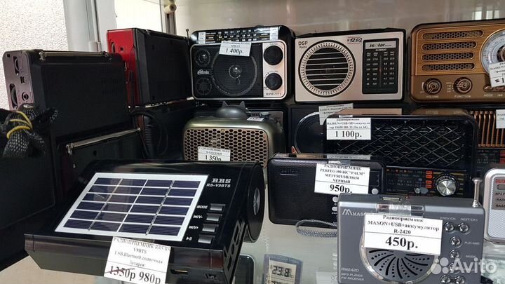 Радиоприёмник в ретро стиле. Ritmix RPR-065