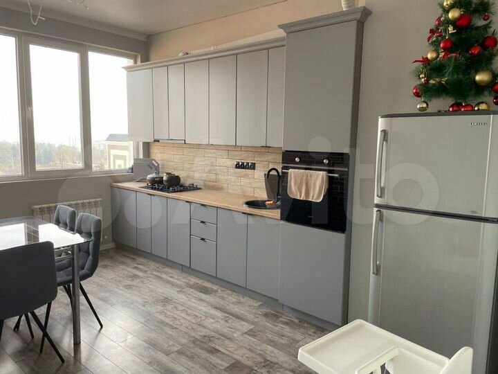 2-к. квартира, 65 м², 8/13 эт.