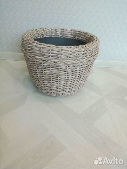 Кашпо из ротанга ручной работы
