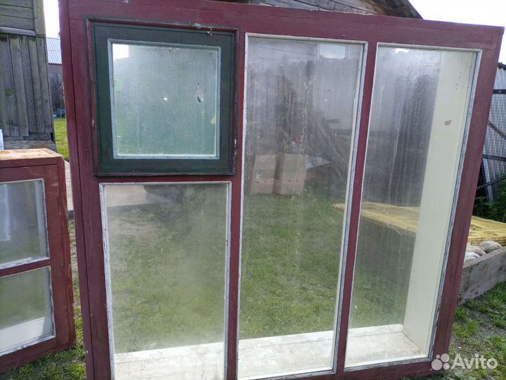 Три оконных рамы