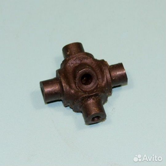 Крестовина Урал (Завод) оригинал голая (без ролико