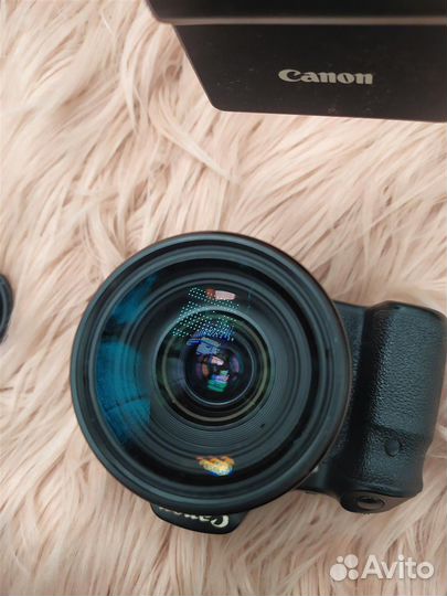 Зеркальный фотоаппарат