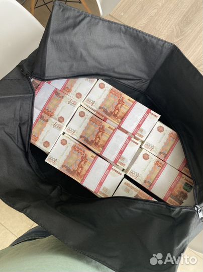 Сумка полная денег 300 пачек 5000 купюр