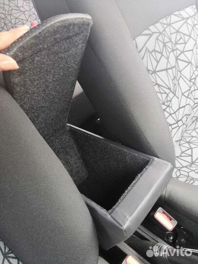 Подлокотник Лада Х-рей в подстаканник