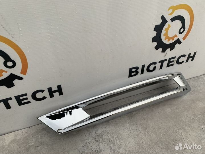 Накладка дхо левая Mercedes A2048853974