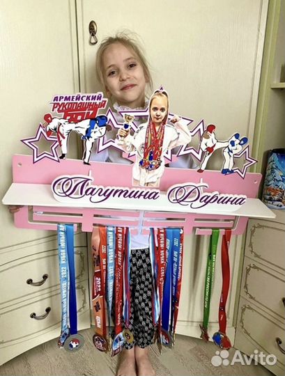 Вешалка для медалей для девочек