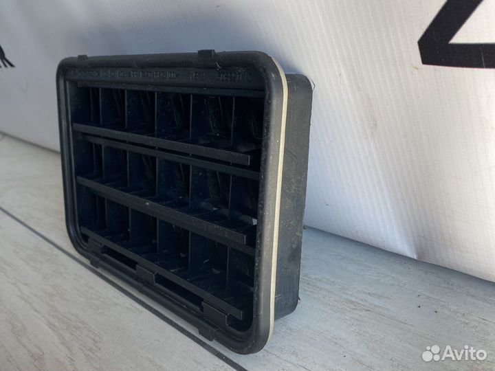 BMW М5 Вентиляционный лючек