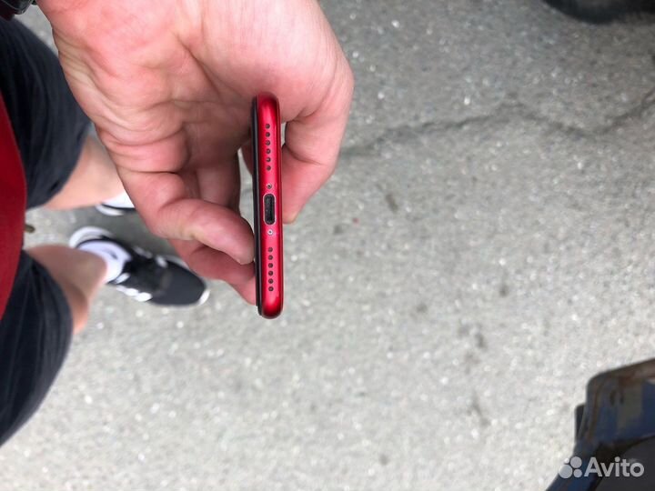 Продам айфон 8