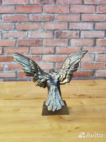 Статуэтка орла