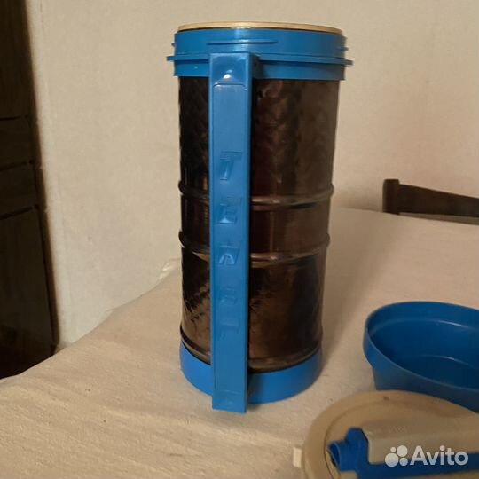 Термосы разные с дорожным набором стаканов