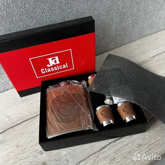 Подарочный набор (фляжка, стопки, воронка)