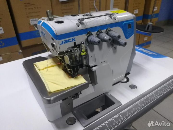 Оверлок для трикотажа 4х нитка со столом Jack E4