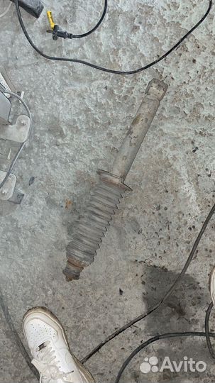 Задняя стойка ваз 2110