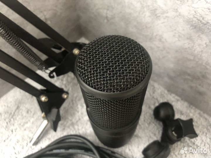 Студийный микрофон AKG P120