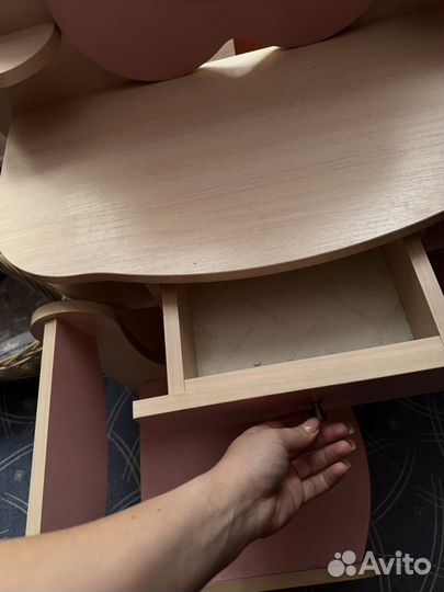 Детский туалетный столик