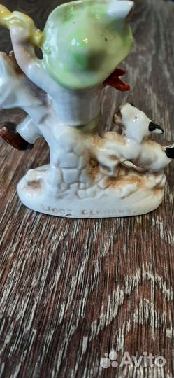 Мальчик на лошадке с собачкой