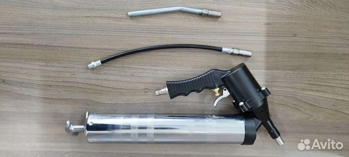 Шприц пневматический (500мл / белак) бак.00119