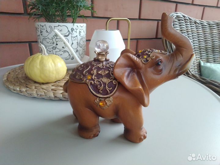 Статуэтка-шкатулка слон