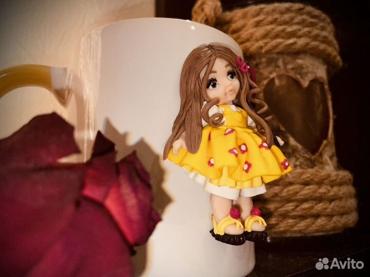 Кружка с декором из полимерной глины