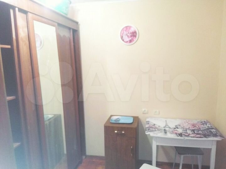 Комната 17 м² в 8-к., 4/10 эт.