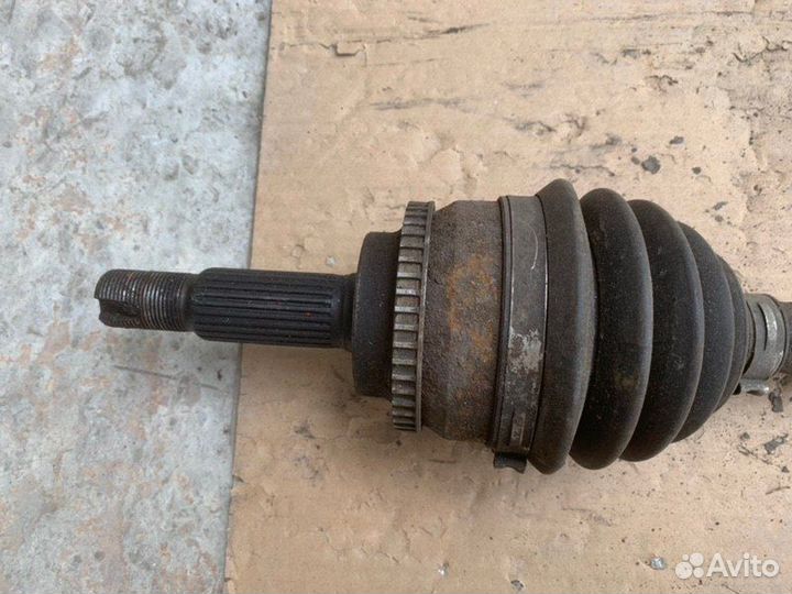 Привод передний правый Toyota Avensis 2 T250 1.8