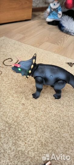 Игрушка динозавр на пульте управления