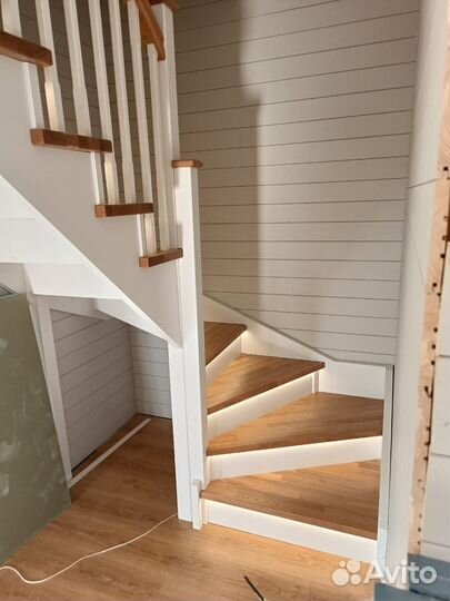 Удобные лестницы из дерева в каркасный дом