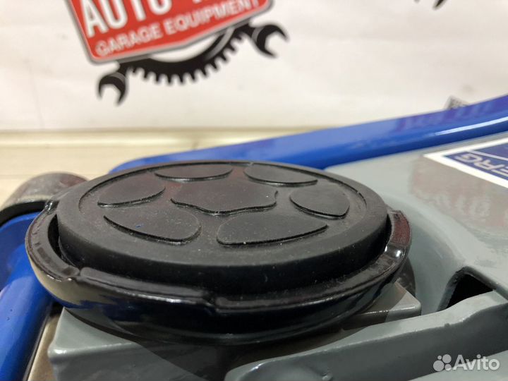 Домкрат подкатной