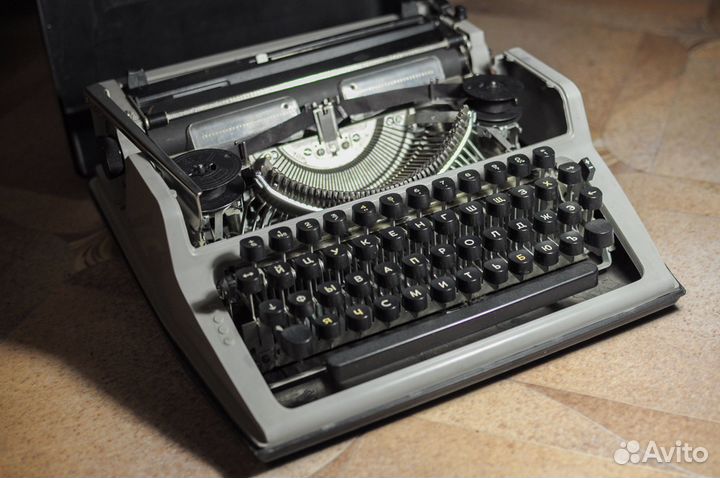 Печатная пишущая машинка