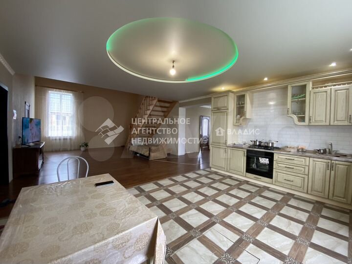 Дом 213,3 м² на участке 30 сот.