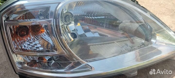 Фары на LADA largus