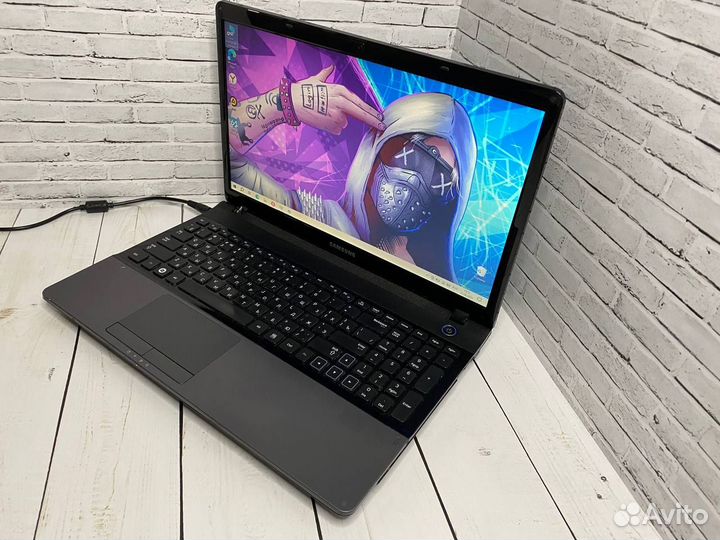 Игровой ноутбук Samsung i5/6Gb/2видеокарты/SSD