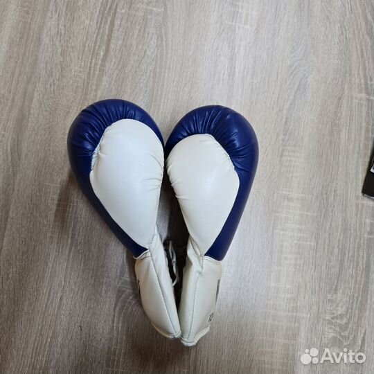 Боксерские перчатки 12 oz Viking