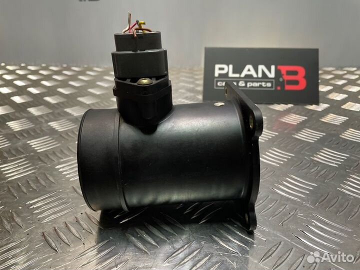 Датчик массового расхода воздуха Infiniti Qx4 JR50