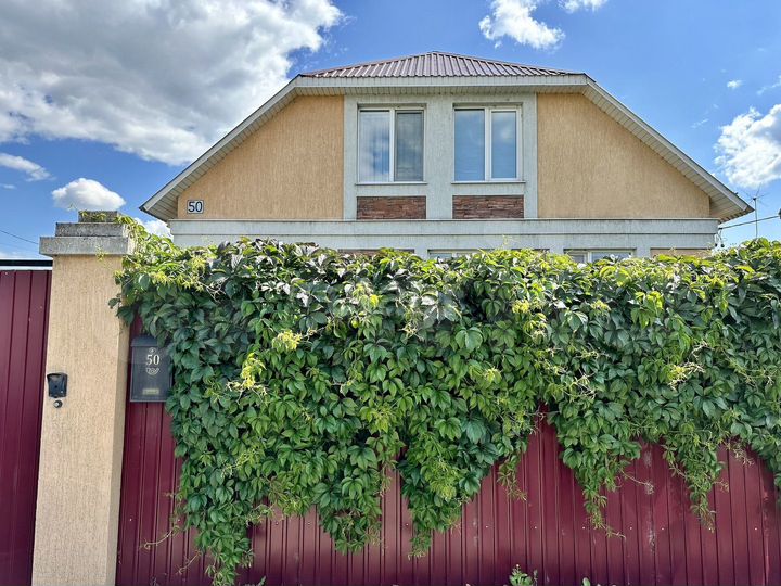 Дом 220 м² на участке 5,5 сот.