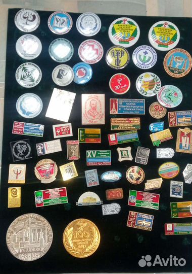 Коллекция значков на психиатрическую тематику