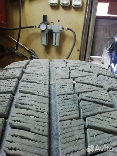 Bridgestone Blizzak Revo GZ 215/50 R17