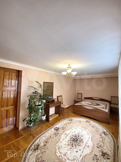 4-к. квартира, 85 м², 1/5 эт.