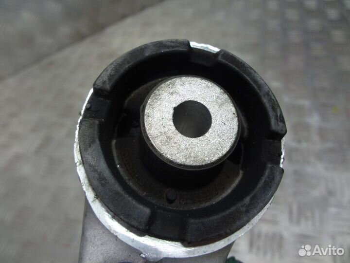 Рычаг передний верхний левый Мерседес 205 253 257