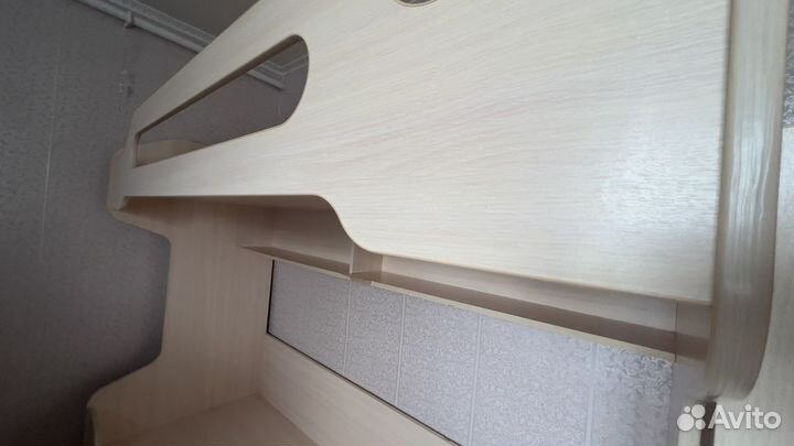 Кровать двухьярусная