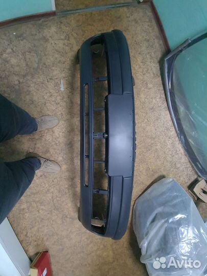 Передний бампер на Volkswagen Passat B5