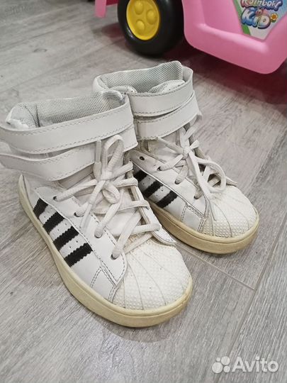 Кроссовки высокие