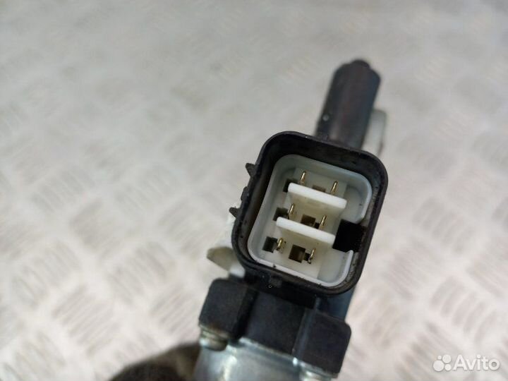 Моторчик стеклоподъемника передний левый