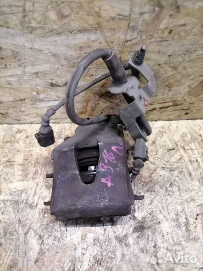 Суппорт передний левый Audi A3 8P